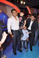 Salman Khan at IBN 7 Super Idols Award ceremony in Mumbai on 25th Nov 2012 (130).JPG